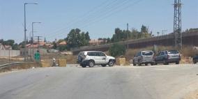 إغلاق طريق رام الله-الجلزون بالمكعبات الإسمنتية