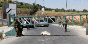 الإحتلال يمنع المواطنين الخروج من الخليل