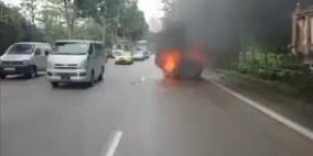 بالفيديو .. سائق شاحنة ينقذ رجلا ورفيقته من سيارة تلتهمها النيران