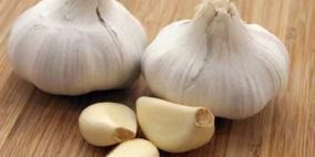 "الثوم والخروع والزيتون" لإنبات الشعر بالأماكن الخالية والحواجب