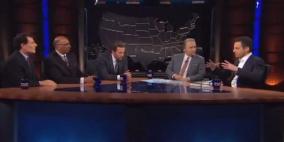 ممثل أمريكي يتصدى لكاتب ملحد ويدافع عن الإسلام