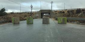 الاحتلال يواصل اغلاق طريق حيوي شرق رام الله