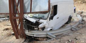 إصابتين خفيفتين  في حادث سير على طريق وادي النار عصر اليوم