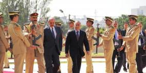 استقبال رئيس الوزراء الأردني فايز الطراونة في مقر المقاطعة في رام الله