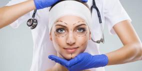عمليات التجميل "تهديد وجودي" لشكل المرأة الطبيعي