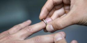 بعد 19 عاماً من الزواج .. بلجيكي ينهار عقب اكتشافه أن زوجته الإندونيسية رجل
