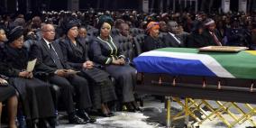 جثمان مانديلا يوارى الثرى بحضور أكثر من 60 رئيس دولة