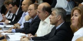 الاحتلال يحوّل نصف مليار شيكل للسلطة واصدار الاف التصاريح للعمال