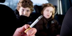 التدخين في السيارة ممنوع في بريطانيا.. حماية للأطفال