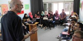 مركز اكسلنس ينظم ورشة عمل باللغة الانجليزية للطلبة الجامعيين والخريجين