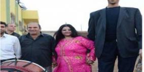 أطول رجل في العالم يتزوج سورية