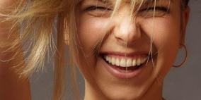 العلماء يكتشفون سبب كثرة الضحك والإبتسامات لدى بعض الأشخاص