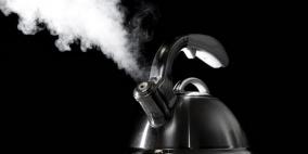 علماء بريطانيون يفكون لغز صفير إبريق الشاي