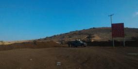 "محدث" الاحتلال يداهم الرأس الاحمر ويصادر معدات زراعية