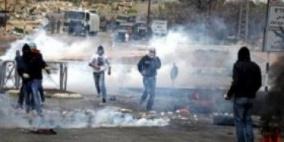 إصابة شابين بجروح في سنجل وعشرات بالاختناق في الجلزون