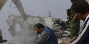 الاحتلال يهدم منزلين جنوب الأقصى ويهدد بهدم المزيد