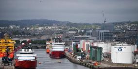 ارتفاع أسعار النفط بدعم من ضعف الدولار