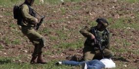 جنود الاحتلال يعتدون على عامل ويعتقلون آخر غرب بيت لحم