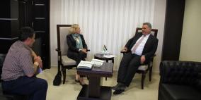 غنيم يبحث مع خبيرة السياسات المائية العمل على خطة مواجهة الجفاف