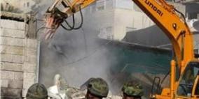 اعتقال وهدم في بلدة العيزرية شرق القدس