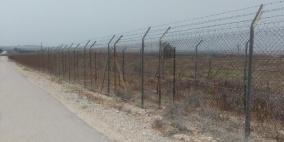 الاحتلال يعتقل مواطنين بزعم محاولتهم اجتياز السياج الحدودي جنوب قطاع غزة