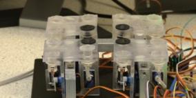 طالب كفيف يطور جهازا بديلا للرسوم التوضيحية