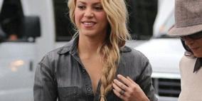 شاكيرا تغني وترقص على اغنية "اعطني الناي" لفيروز