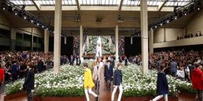 مشاهير الفن يُبهرون بعرض أزياء "ديور هوم" في باريس