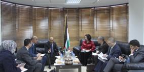 المستشار صرصور يبحث مع وفد كندي تطورات المشاريع الممولة