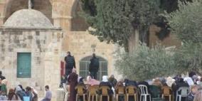 الاحتلال يفرج عن عدد من طلاب العلم في الاقصى ويبقي على آخرين