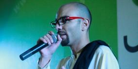 عرض كوميدي لرجائي قواس في فلسطين