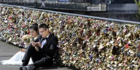 باريس تستعد لإزالة 45 طنا من "أقفال الحب" عن جسر شهير