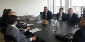 غنيم يستعرض أوضاع قطاع المياه خلال لقاءاته في بروكسل