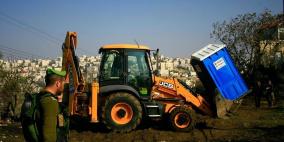 بالصور: الشروع ببناء مستوطنة جديدة في تل الرميدة بالخليل