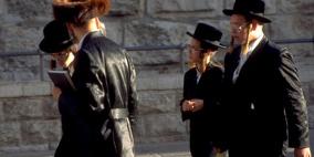 مستوطنون يؤدون طقوسا تلمودية أمام المسجد الأقصى