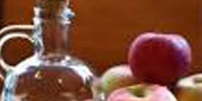 أخصائي تغذية يحذر: الإسراف في تناول خل التفاح يسبب تقرحات المعدة