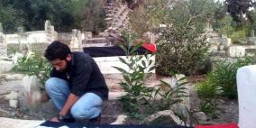 في قرية تل _ قضاء نابلس تزيين قبور الشهداء بعلم فلسطين