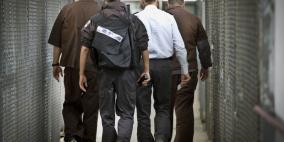 الاحتلال يحرم عائلة أسير محكوم مدى الحياة من زيارته