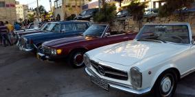المركبات القديمة في سوق الحرجة في رام  الله