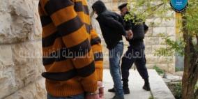 القبض على شخصين بتهمة سرقة 20 ألف شيكل في الخليل
