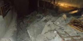 مواطن من بيت صفافا بالقدس يهدم منزله بنفسه