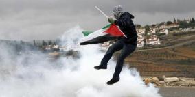 إصابة مواطن من 'الفوار' بحروق بليغة جراء إصابته بقنبلة غاز أطلقها جنود الاحتلال