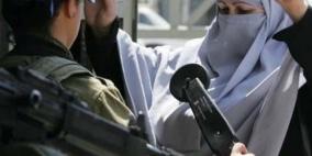 الاحتلال يعتقل مواطنة ونجلها من الخضر أثناء زيارة زوجها في 'إيشل'