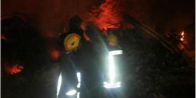 الدفاع المدني يخمد حريقا طال مئات السيارات في العيزرية