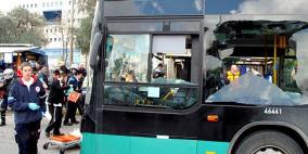 اصابة خبير متفجرات بجروح طفيفة اثر انفجار عبوة ناسفة داخل حافلة في بات يام