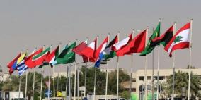 العبث والحقيقة بين الخطين الأزرقين