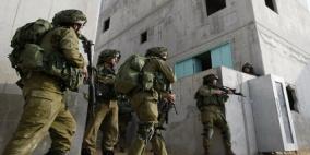 الاحتلال يداهم منزلا ويحتجز شابين ويقتحم مواقع في جنين