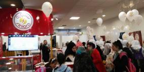 معرض المنتجات الفلسطينية يحقق عديد الصفقات التجارية ويأمه مئات الزوار