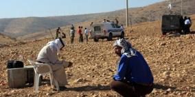 الاحتلال يخطر بهدم خيميتين وبركس في مسافر يطا