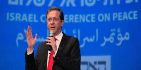 التلفزيون الإسرائيلي يكشف عن تفاهمات بين عباس وهرتسوغ